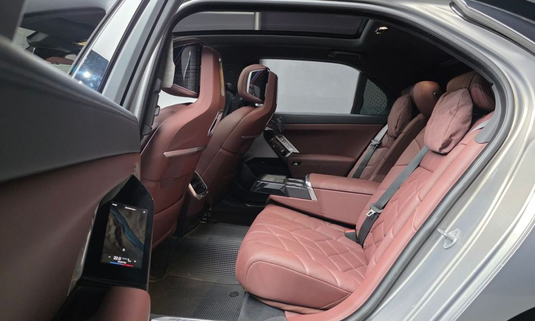 BMW 7-Series 740d xDrive M Sport, 2025