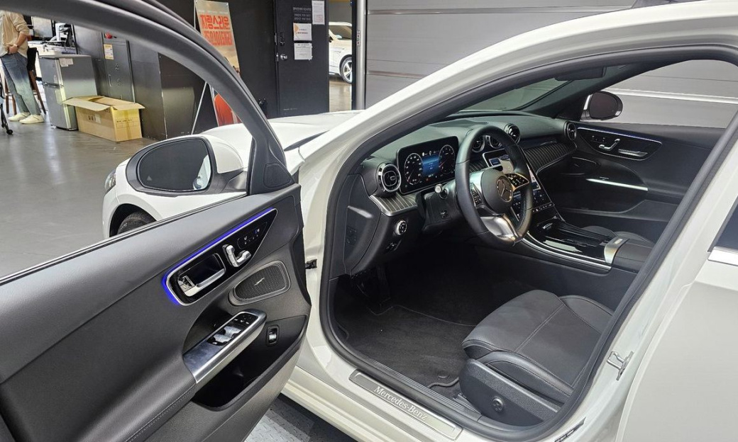 Mercedes-Benz C-Class C300 4MATIC Avantgarde, 2024