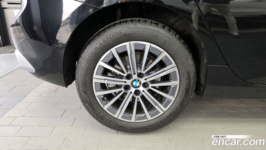 BMW 2-Series 220i Luxury, 2025