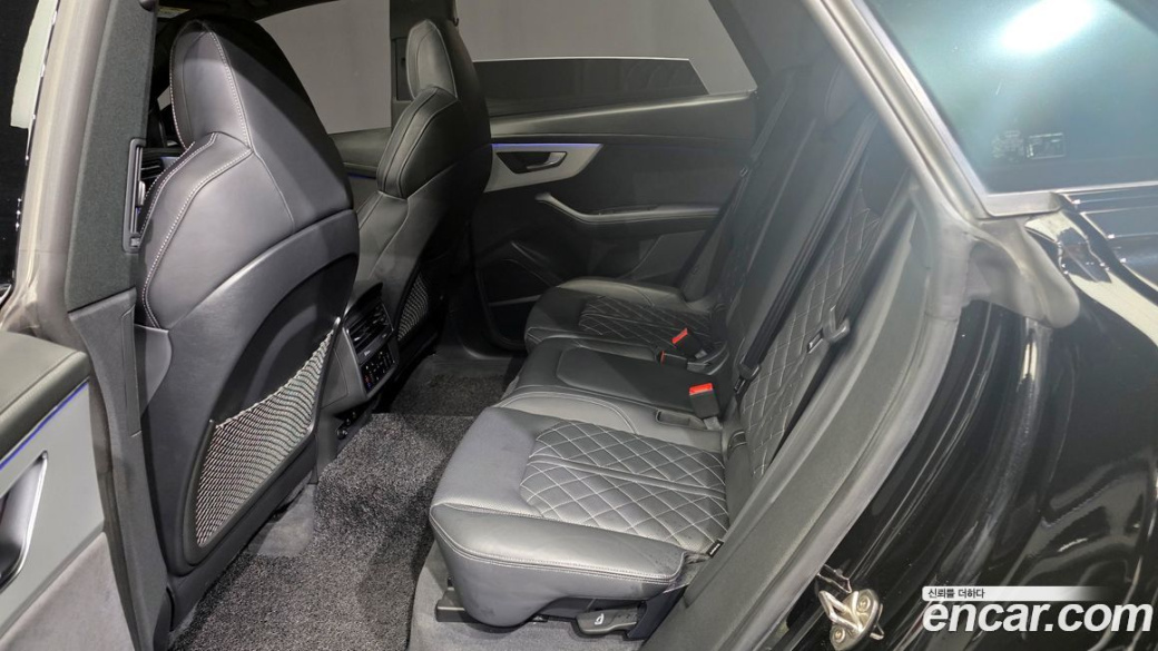 Audi Q8 55 TFSI Quattro Premium, 2023