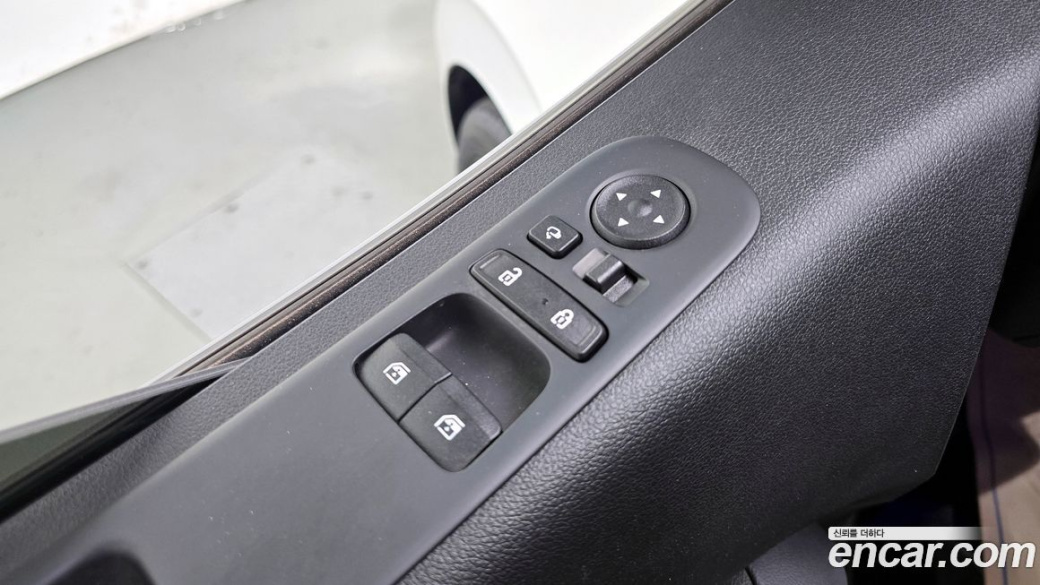 Hyundai Staria Lounge 9-Seater, 2022