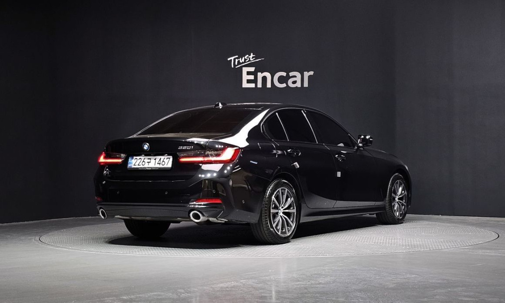 BMW 3-Series 320i, 2024
