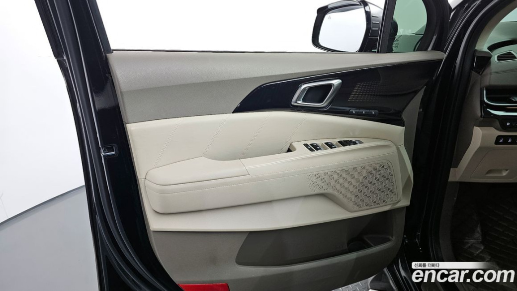 Kia Carnival 9-Seater Gravity, 2025
