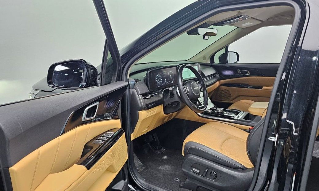 Kia Carnival 9-Seater Signature, 2023