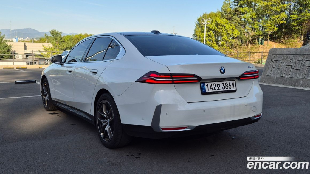BMW 5-Series 520i, 2024