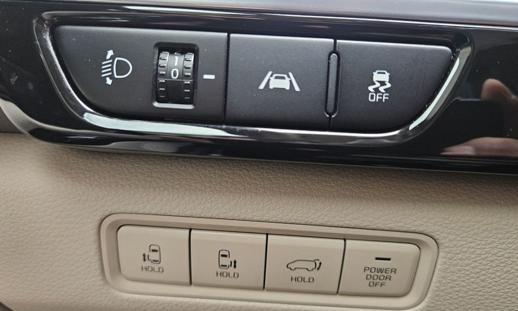 Kia Carnival 9-Seater Hi-Limousine, 2022