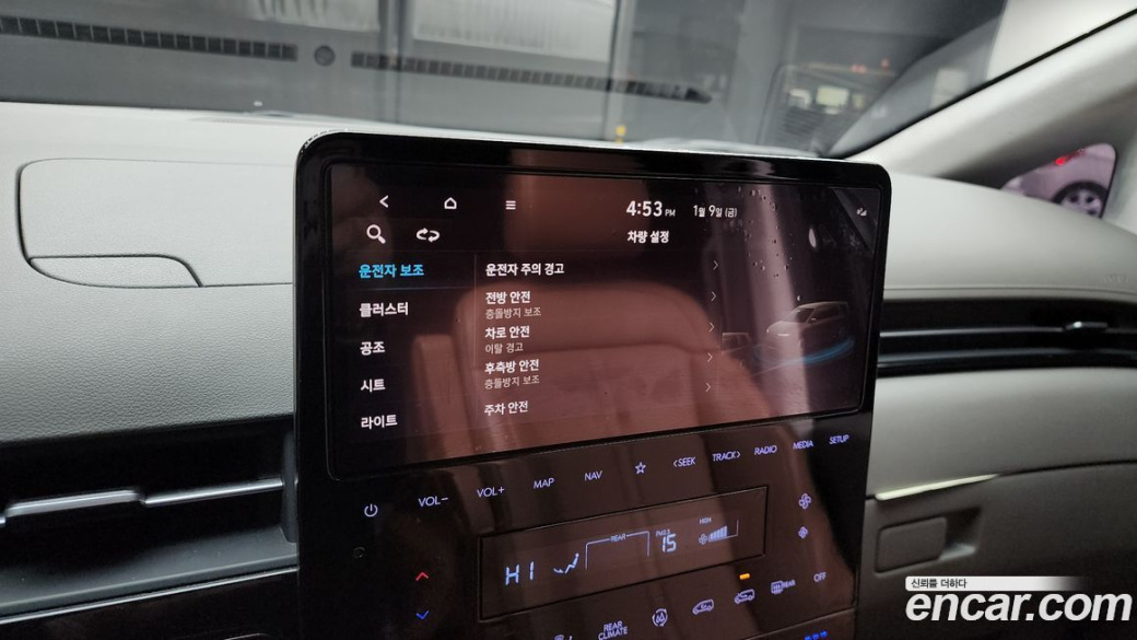Hyundai Staria 4WD Lounge 9-Seater, 2023