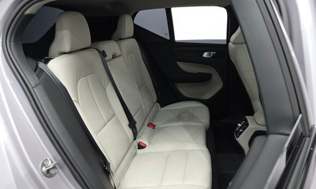 Volvo XC40 B4 Ultra Bright, 2026