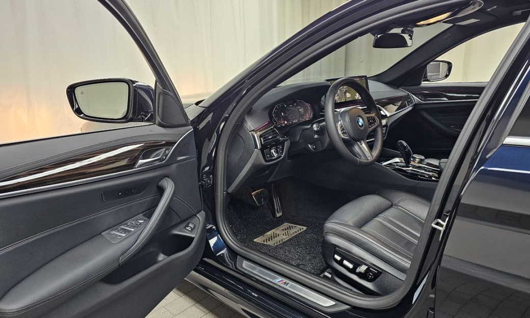 BMW 5-Series 520i M Sport, 2022