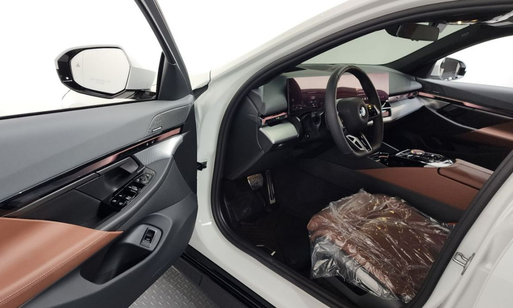 BMW 5-Series 530i xDrive M Sport, 2025