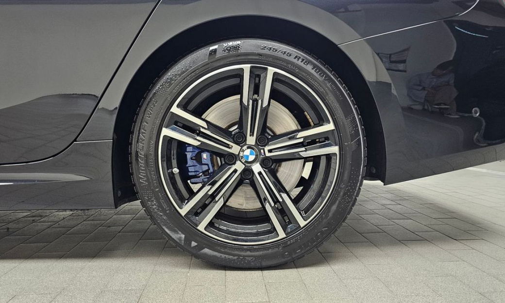BMW 3-Series 320i M Sport, 2024