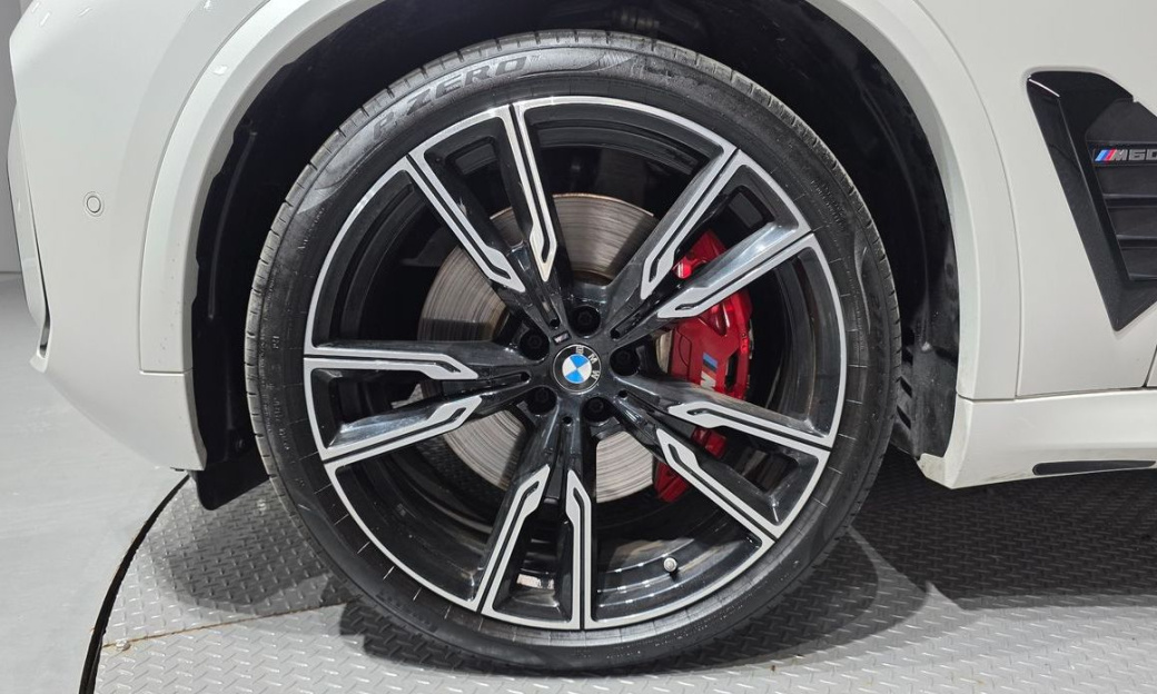 BMW X5 M60i, 2025