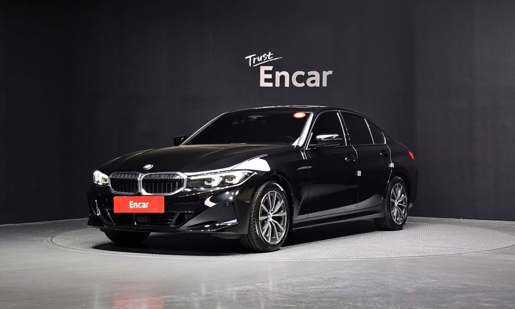 BMW 3-Series 320i, 2024
