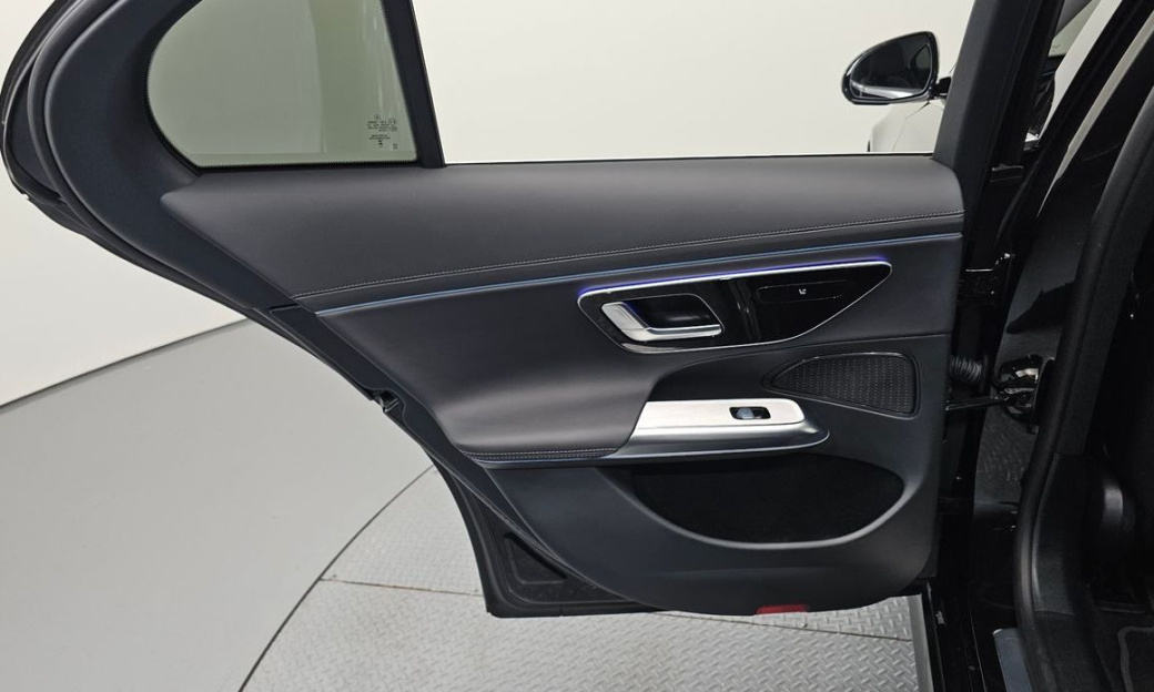 Mercedes-Benz E-Class E200 Avantgarde, 2025