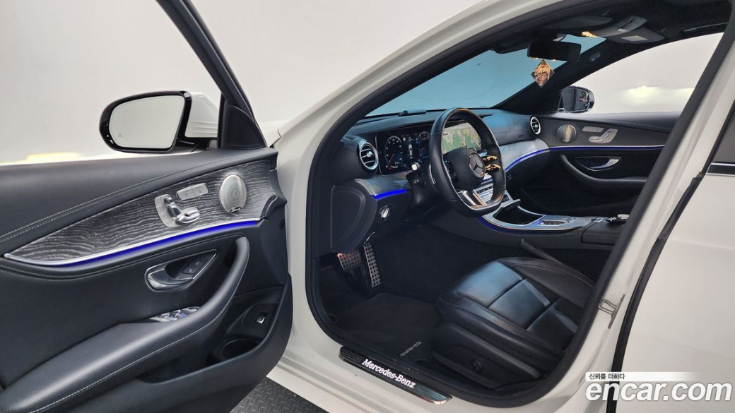 Mercedes-Benz E-Class E350 4MATIC AMG Line, 2022