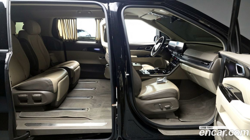 Kia Carnival 7-Seater Hi-Limousine, 2023