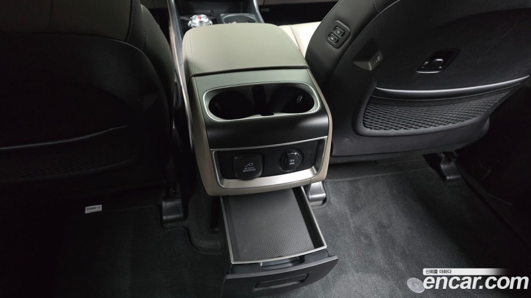 Kia Carnival 7-Seater Gravity, 2025