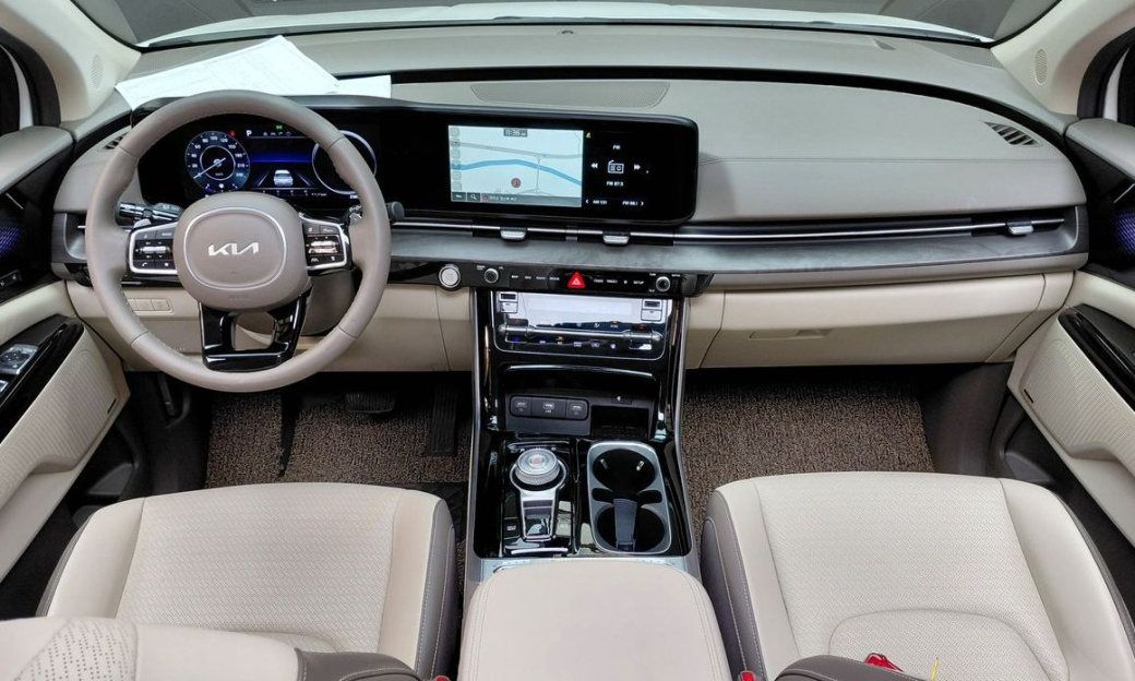 Kia Carnival 7-Seater Signature, 2023