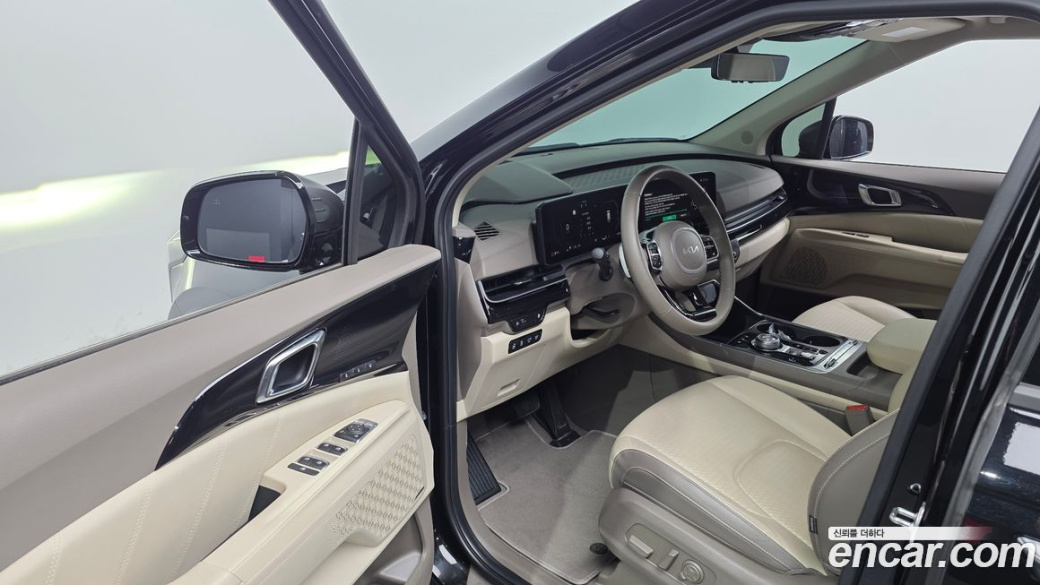 Kia Carnival 7-Seater Gravity, 2024