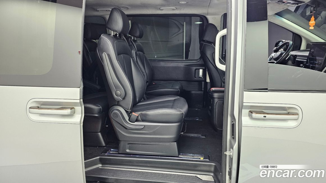 Hyundai Staria 4WD Lounge 9-Seater, 2024