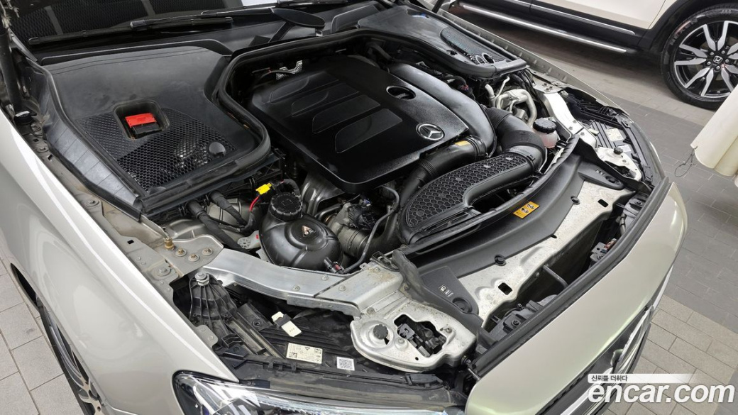 Mercedes-Benz E-Class E350 4MATIC AMG Line, 2023