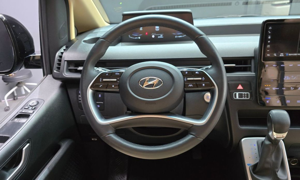 Hyundai Staria Tourer 9-Seater, 2023