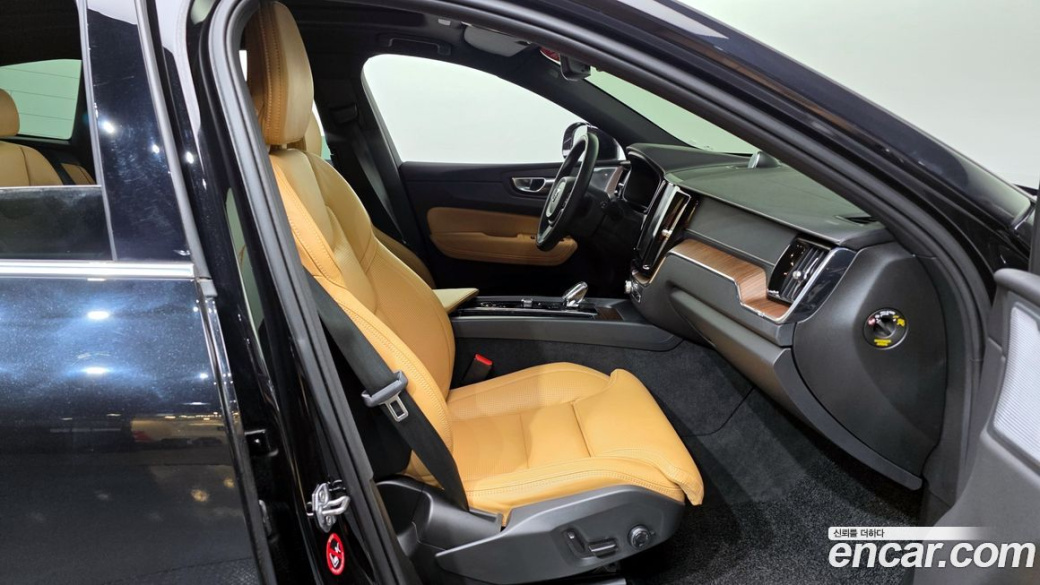 Volvo XC60 B5 Inscription, 2022