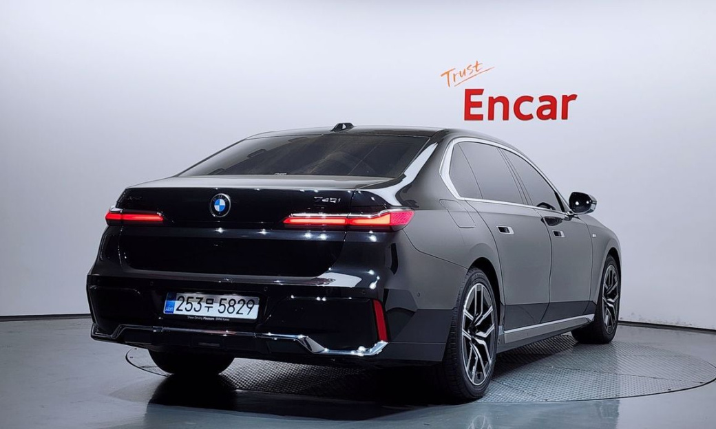 BMW 7-Series 740i xDrive M Sport, 2025