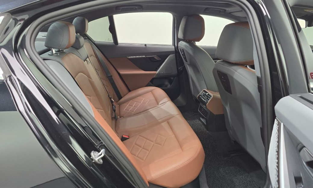 BMW 5-Series 530i xDrive, 2024