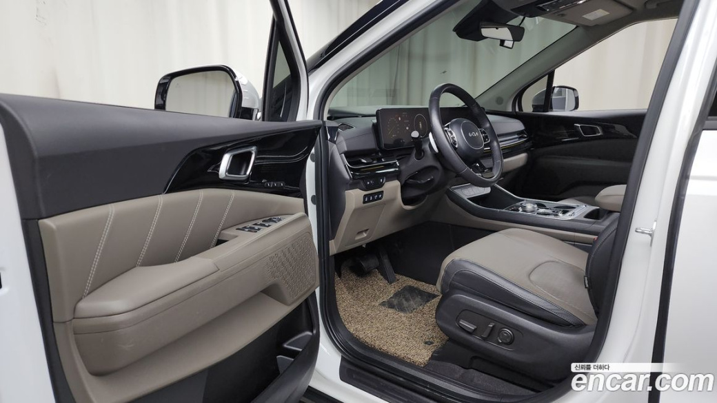 Kia Carnival 9-Seater Signature, 2024