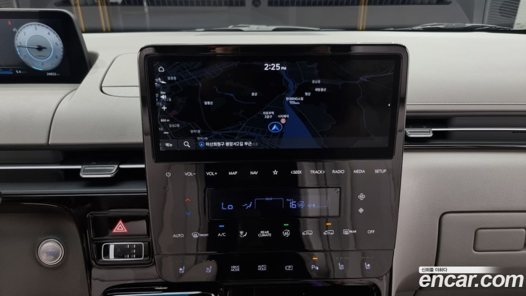 Hyundai Staria 4WD Lounge 7-Seater, 2024