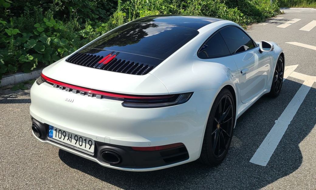 Porsche 911 Carrera, 2024