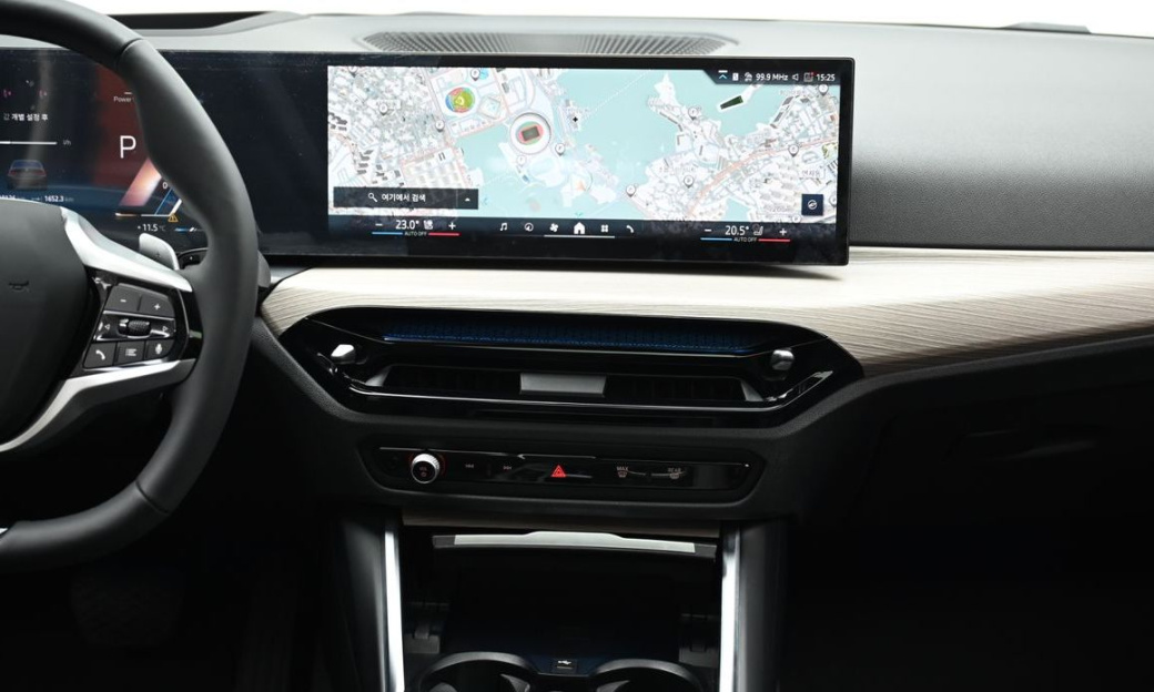 BMW 3-Series 320i, 2025