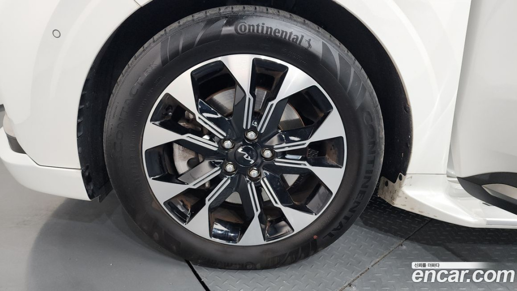 Kia Carnival 9-Seater Hi-Limousine, 2023