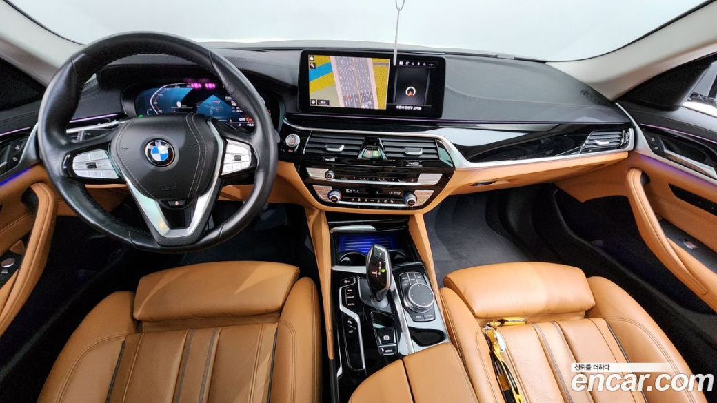 BMW 5-Series 520i Luxury, 2022