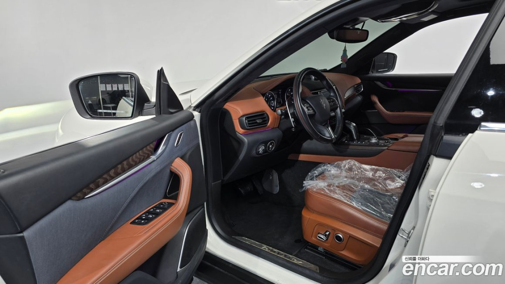 Maserati Levante 3.0 AWD GranLusso, 2021