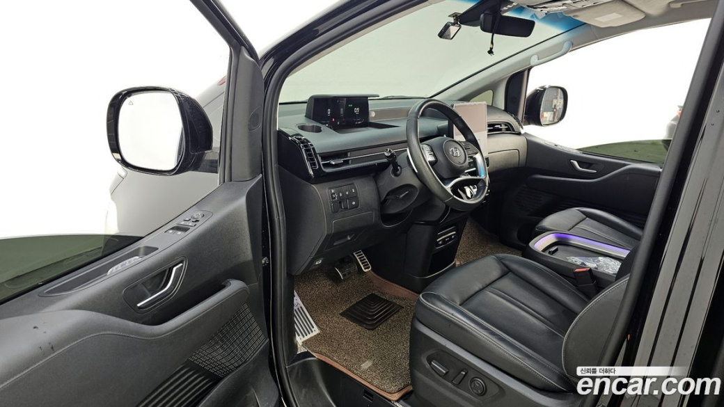 Hyundai Staria Lounge 9-Seater, 2023