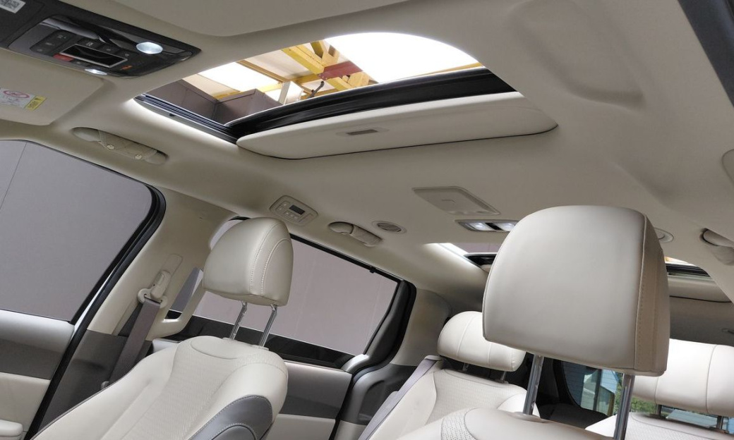 Kia Carnival 7-Seater Signature, 2023