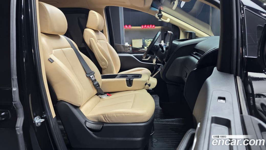 Hyundai Staria Tourer 9-Seater, 2022