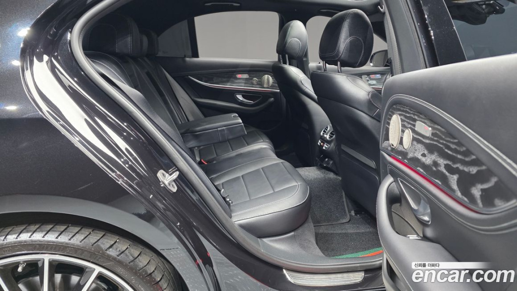 Mercedes-Benz E-Class E350 4MATIC AMG Line, 2023