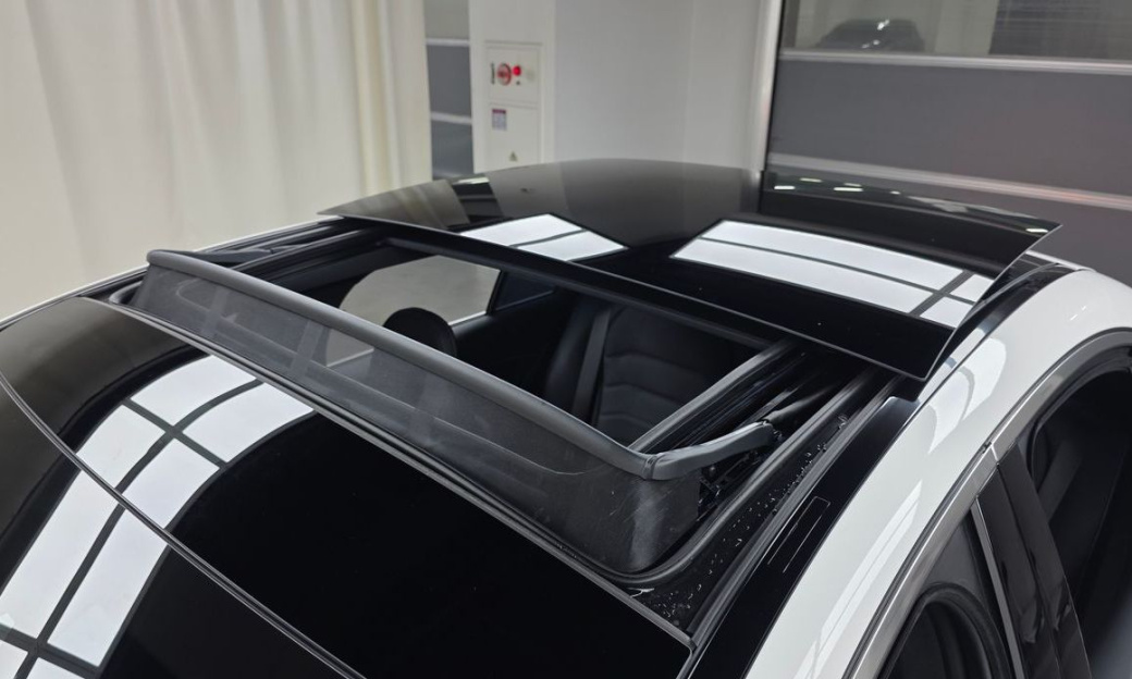 Mercedes-Benz E-Class E300 4MATIC AMG Line, 2025