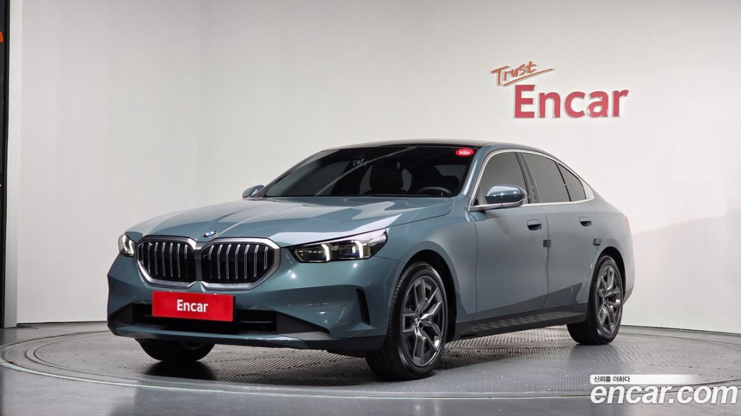 BMW 5-Series 520i, 2025