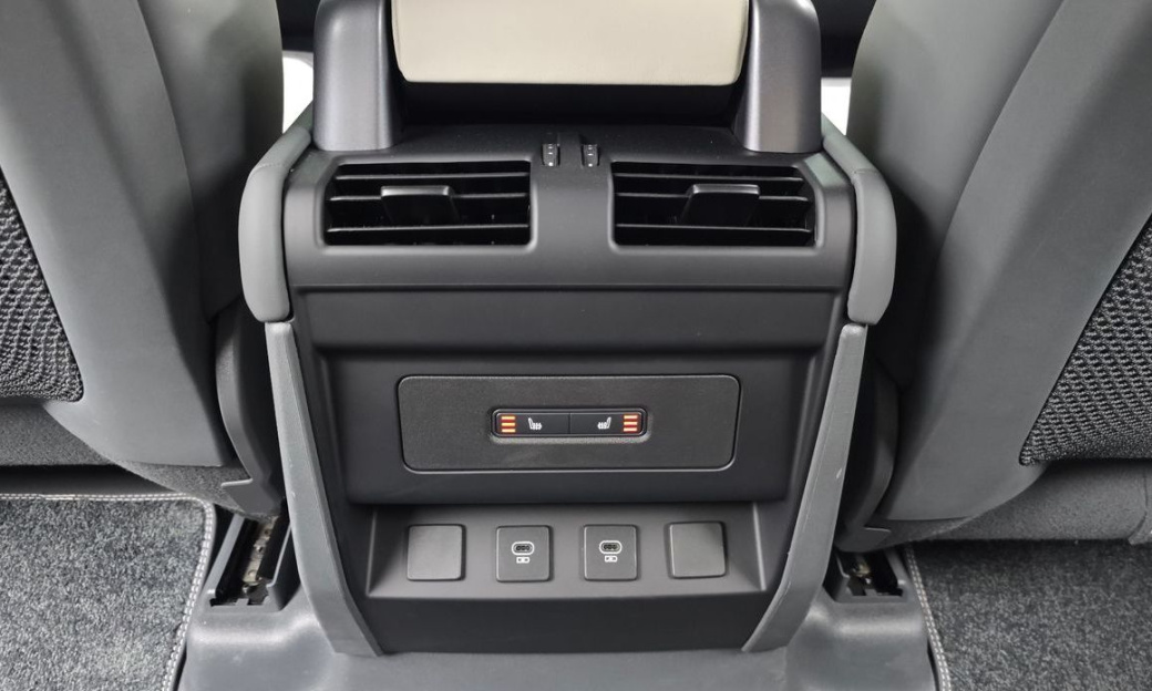 Land Rover Defender 110 P300 X-Dynamic SE, 2024