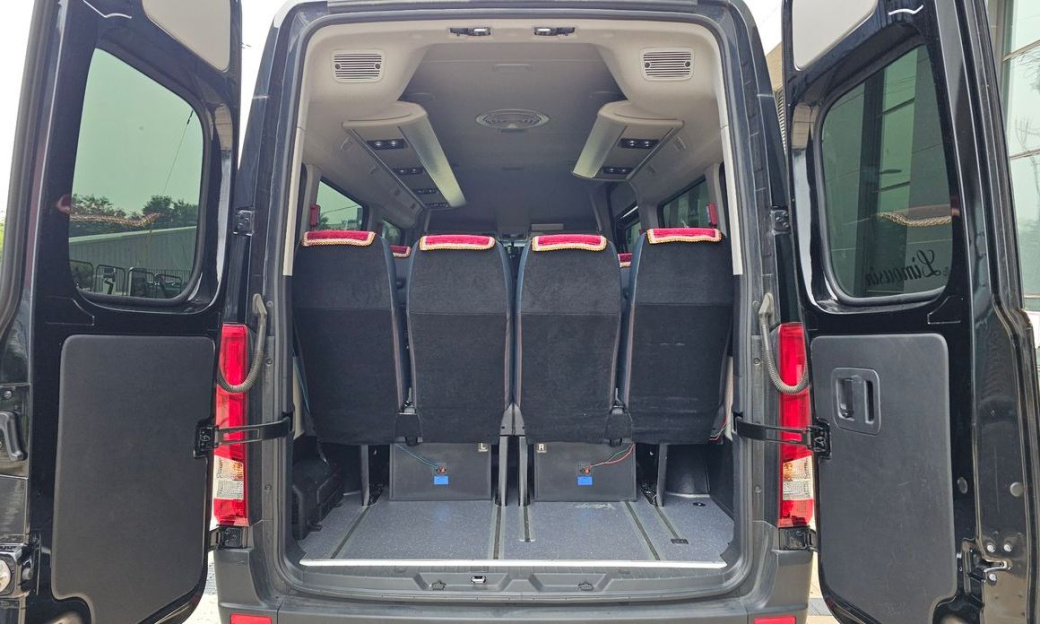 Hyundai Solati 16-seater, 2024