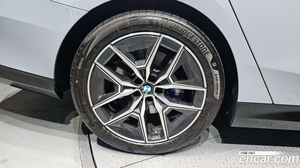 BMW 5-Series 520i M Sport, 2025