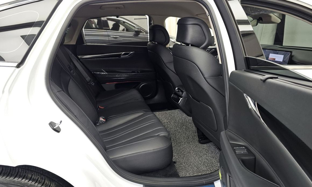 Genesis G80 Gasoline 2.5 Turbo 2WD, 2025