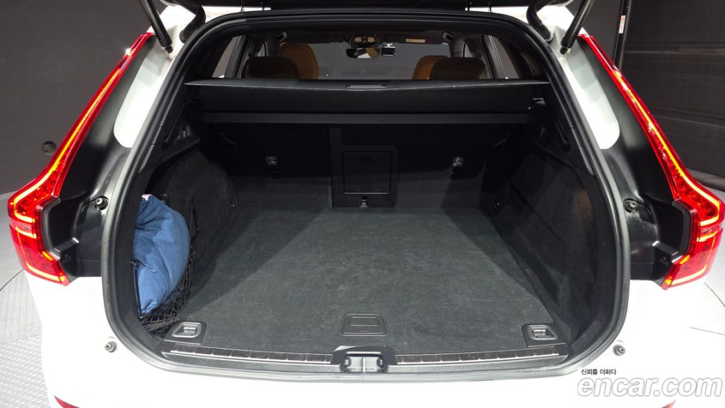 Volvo XC60 B5 Inscription, 2022