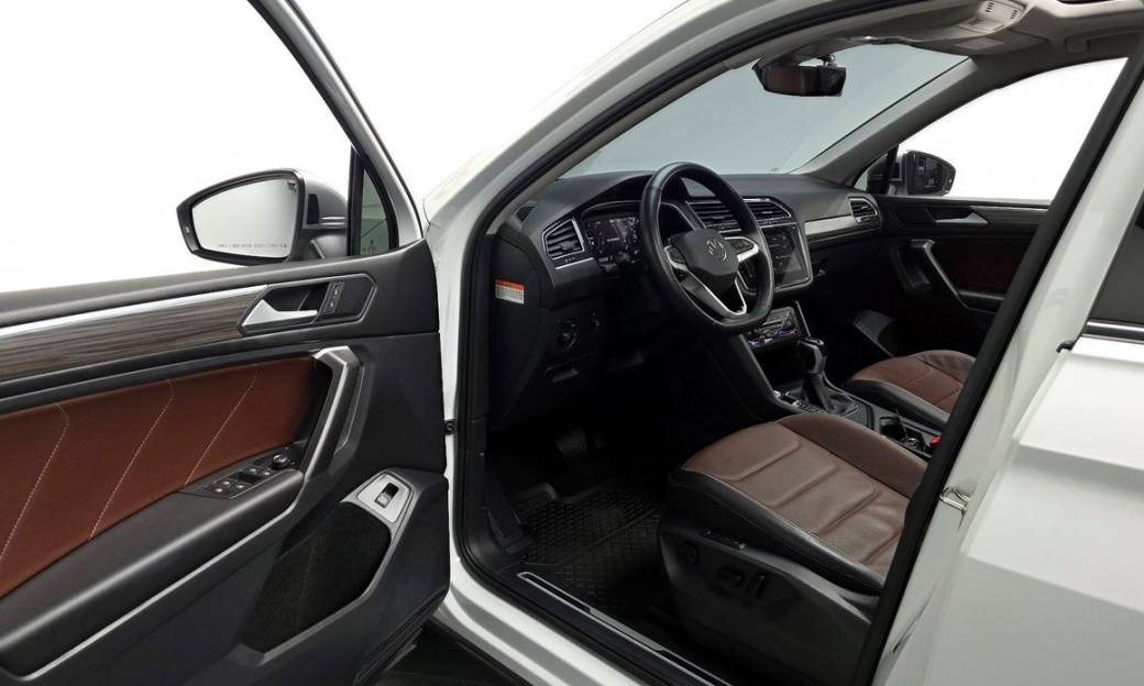Volkswagen Tiguan 2.0 TSI Prestige, 2024