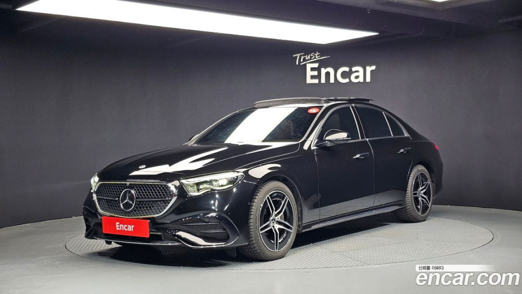 Mercedes-Benz E-Class E300 4MATIC AMG Line, 2024