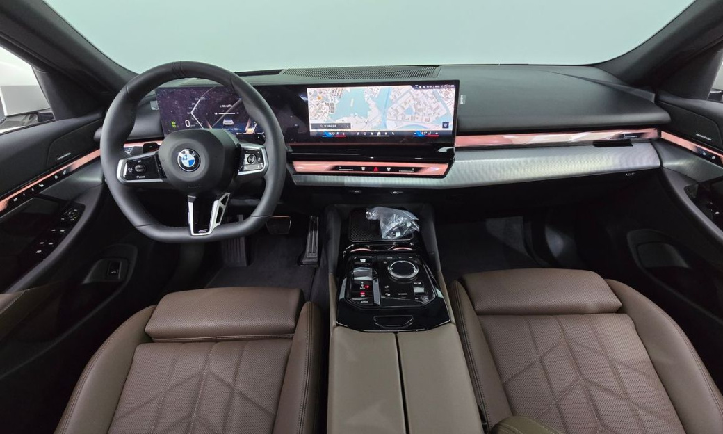 BMW 5-Series 520i M Sport, 2025